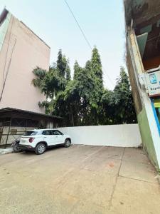 a white car parked in front of a building at Hotel Wardhman in Jabalpur