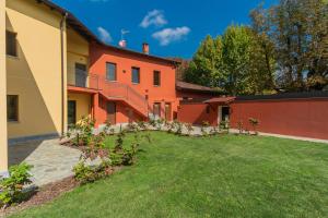 an exterior view of a house with a yard at Villa Il Platano in Como