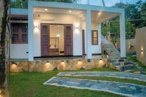 a house with a pathway leading to the front entrance at Villa Paddy Heaven in Unawatuna
