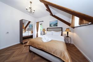 a bedroom with a large bed and a mirror at Branovia in Bran
