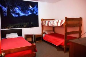 a bedroom with two bunk beds and a red bed at El valle in Copiapó