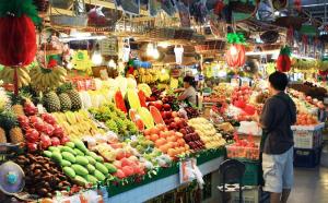 Supermarket nebo jiné obchody v  hotelu nebo okolí