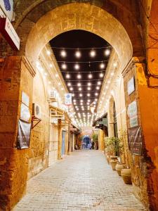 an alley way with an archway in a building at Hotel Marhaba - Beb Bhar Tunis in Tunis