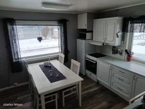 a small kitchen with a table and a counter top at Charles Country House in Solstad