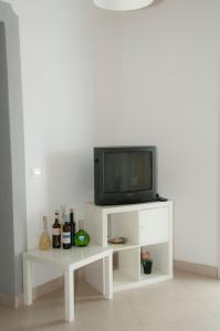 a tv sitting on top of a white entertainment center at Villa Ilaria in Marzamemi