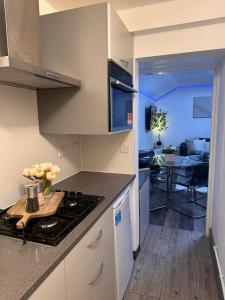 a kitchen with a stove and a counter top at The Old Black Horse Inn in Oxford +43 photos