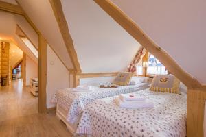 Giường trong phòng chung tại Apartamenty Tatra View Zakopane
