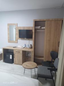 a room with a desk and a chair and a table at Tekirdağ Begonya Hotel in Kapaklı