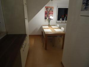 a kitchen with a wooden table and a dining room at Ferienwohnung Strunz Backnang ruhig zentrumsnah & S-Bahn in Backnang