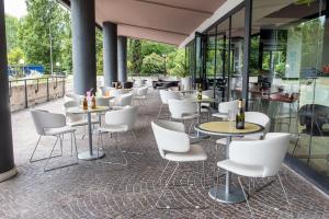 Reštaurácia alebo iné gastronomické zariadenie v ubytovaní Sotel Nomentana Roma