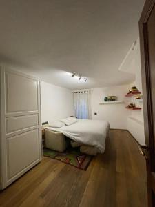 a bedroom with a bed in the middle of a room at La Tanière in Morgex