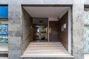 an entrance to a building with a glass door at Chic&Town Luxury Rooms Piazza del Popolo 1 in Rome