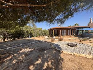 a house with a large driveway in front of it at Casa na Colina in Almancil