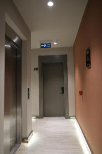 an empty hallway with a elevator in a building at 1921 justa sefa otel in Amasya +11 photos