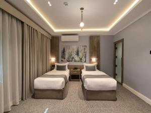 a hotel room with two beds and curtains at فندق فاتوران in Medina