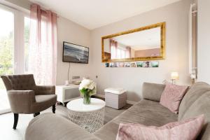a living room with a couch and a mirror at Instenweg 14 Fischhus in Rettin