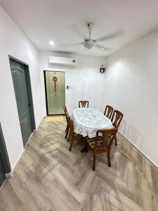 a dining room with a table and chairs at Easy stay kk in Kota Kinabalu