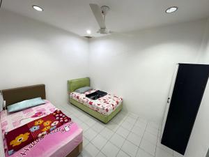 a bedroom with two beds and a ceiling at Easy stay kk in Kota Kinabalu +3 photos
