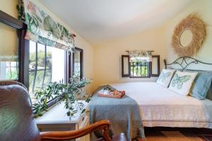 a bedroom with a bed and a window at Sierra Blanca Bungalow in Marbella