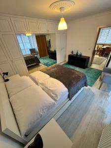 a bedroom with a large bed and a living room at Oberalm Apartment Gemütliche 2 Zimmer Wohnung in Oberalm