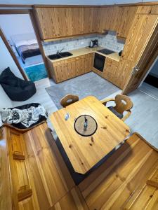an overhead view of a wooden table in a boat at Oberalm Apartment Gemütliche 2 Zimmer Wohnung in Oberalm +20 photos