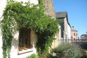 a building with ivy on the side of it at Chambre d'Hôtes Oiron, Deux Sevres - not near Taize, Burgundy in Oiron