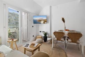 a living room with a table and chairs and a window at Fuengirola I in Fuengirola