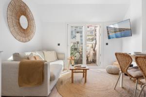 a white living room with a couch and a table at Fuengirola I in Fuengirola