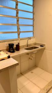 a kitchen with a sink and a window in it at Studio de Hóspedes - 150m da Praia in Rio de Janeiro +8 photos