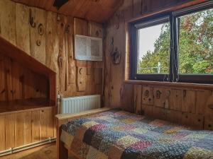 Llit o llits en una habitació de Kałamunka