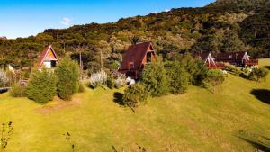 an overhead view of a house on a grassy hill at Estância Nazari in Urubici