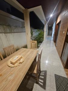 a wooden table and chairs in a room at Villa Casa Delta Canggu in Canggu