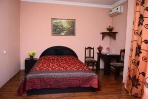 Postel nebo postele na pokoji v ubytování Hotel Kvareli + 13 fotografií