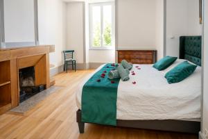 a bedroom with a bed with roses on it at L'Escale du Rhône de 1 à 8 personnes in Saint-Vallier