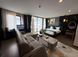 a living room with a couch and a bed at Cloud Chaser Hotel in Sapa