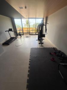 a gym with two exercise bikes and a treadmill at Apartamento del sole in Vitória