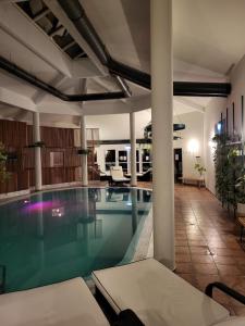 a large swimming pool in a building at Seevilla West am Großen Plöner See in Ascheberg