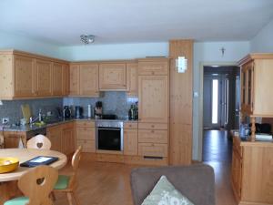 Kuchyňa alebo kuchynka v ubytovaní Appartement am Schlatterberg