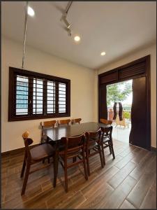 a dining room with a table and chairs at Ovana Homestay in Phan Thiet
