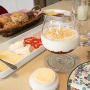 a table with a glass of wine and a tray of food at Sommerliv Bed and Breakfast in Tranekær