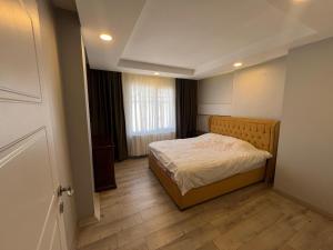 a small bedroom with a bed and a window at Beyaz Suites in Midyat