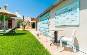 a patio with a table and chairs next to a building at Es Collet De Manacor in Manacor