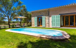 a swimming pool in the yard of a house at Na Mikeleta in Capdepera
