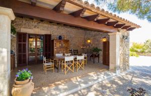 a patio with a table and chairs in a house at Sos Monjos in Artá