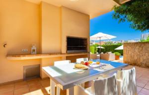 a kitchen and dining room with a table and chairs at Ca Nostra in Cala Millor