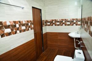 a bathroom with a toilet and a sink at Wayne Nest Calangute in Calangute