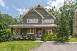 a house with a gambrel roof at Bear Foot by Railey Vacations in Oakland