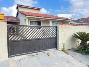 a wooden gate in front of a house at Casa ilha comprida perto da praia in Ilha Comprida