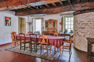 a dining room with a table and some chairs at Moulin de Vézelay - Maison d'hôtes in Fontenay-près-Vézelay