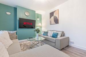 a living room with a couch and a table at Zuri Luxe Escape - Wolverhampton in Bilston